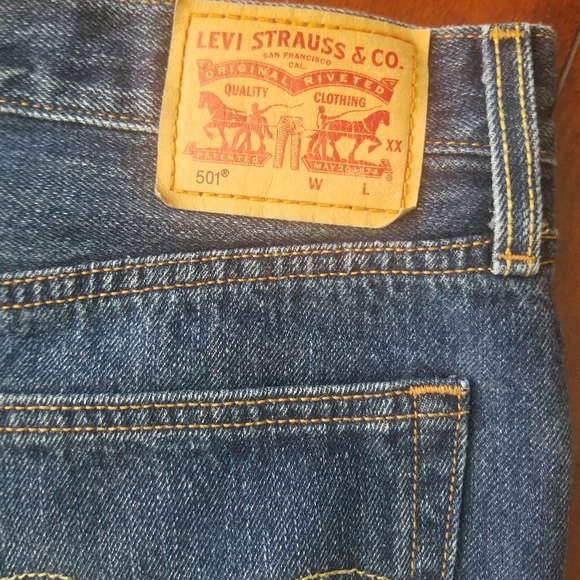 Levis high waisted jean shorts - Picture 3 of 12